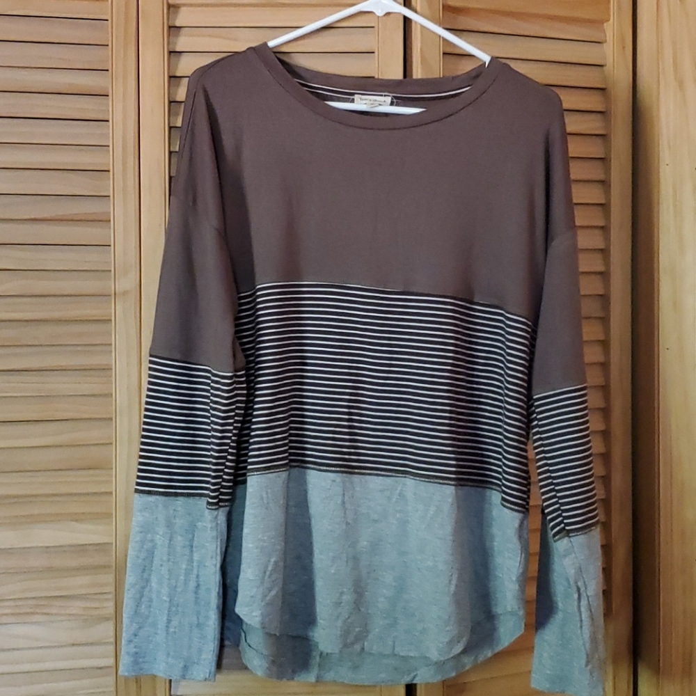 Long sleeve color blocked boutique top